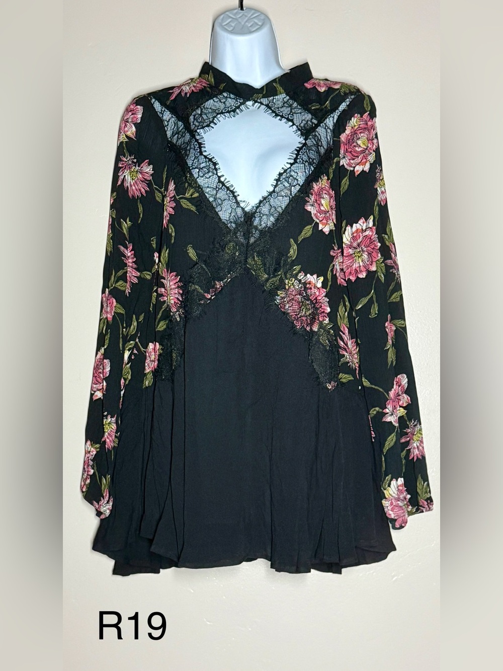Daytrip Black Floral Lace-Trim Long-Sleeve Tunic with Pink Blooms